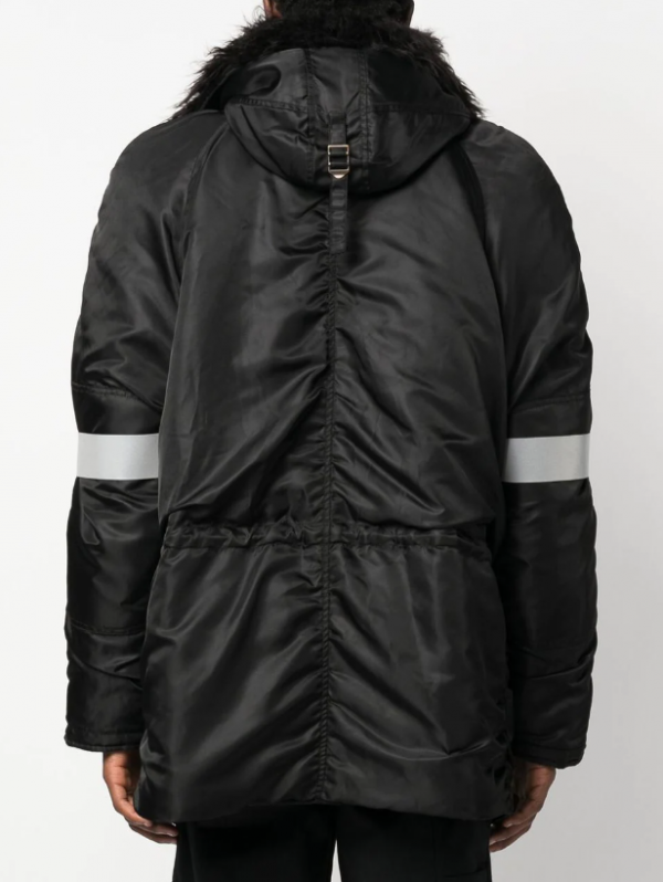 Jaket Parka Berwarna Monokrom